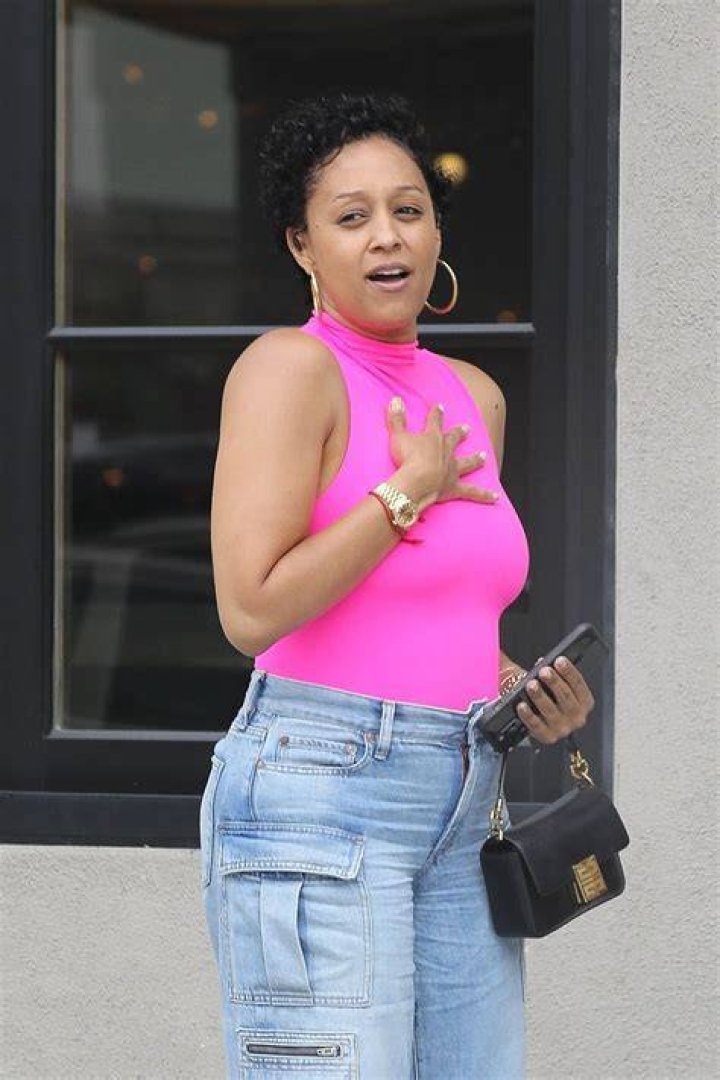 Tia Mowry Shows Off Her New Braids On Instagram
