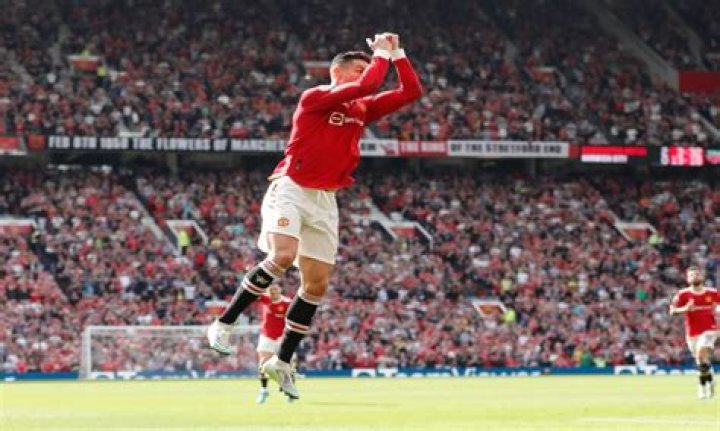 Top 5 Cristiano Ronaldo HatTricks Of All Time Fleekloaded