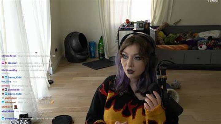 Twitch streamer JustaMinx finds a person "sleeping under the house