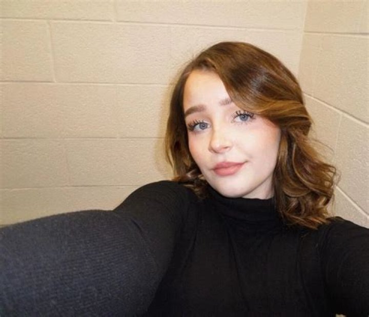 Who is clara00ellis (Clara Ellis) Photos and videos leaked onlyf