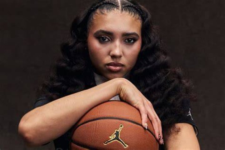 Why Azzi Fudd's parents travel to every UConn women's basketball game