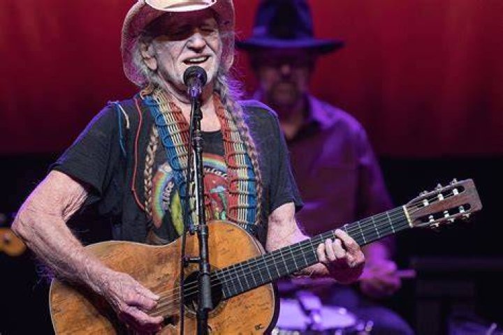 Willie Nelson Announces 2018 Outlaw Music Festival Tour