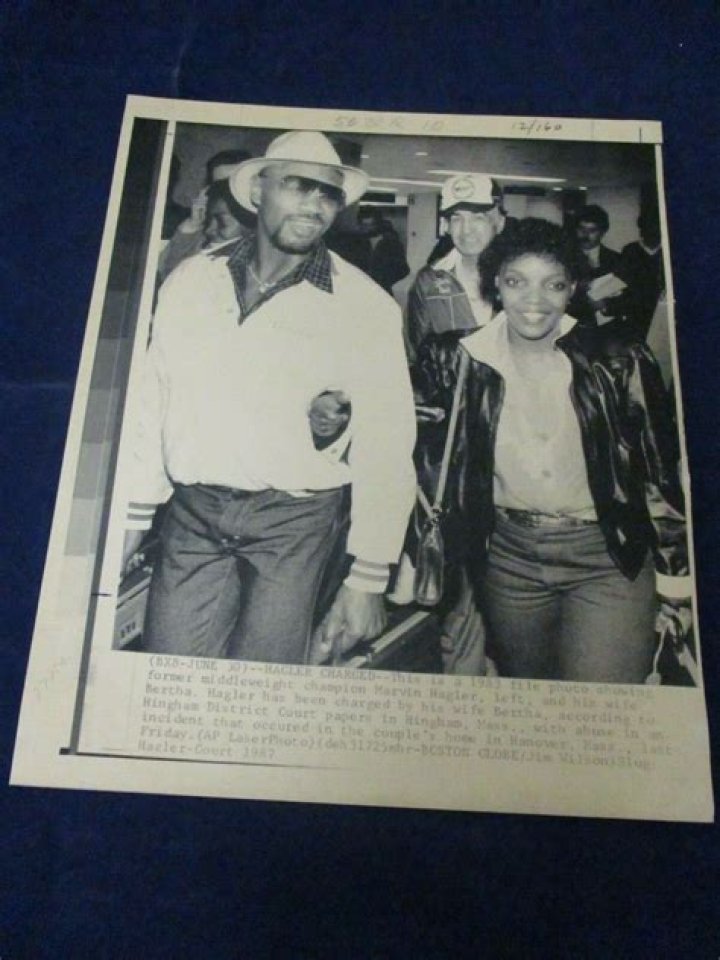 Wire Press Photo 1987 Marvin Hagler wife Bertha 83' photo domestic