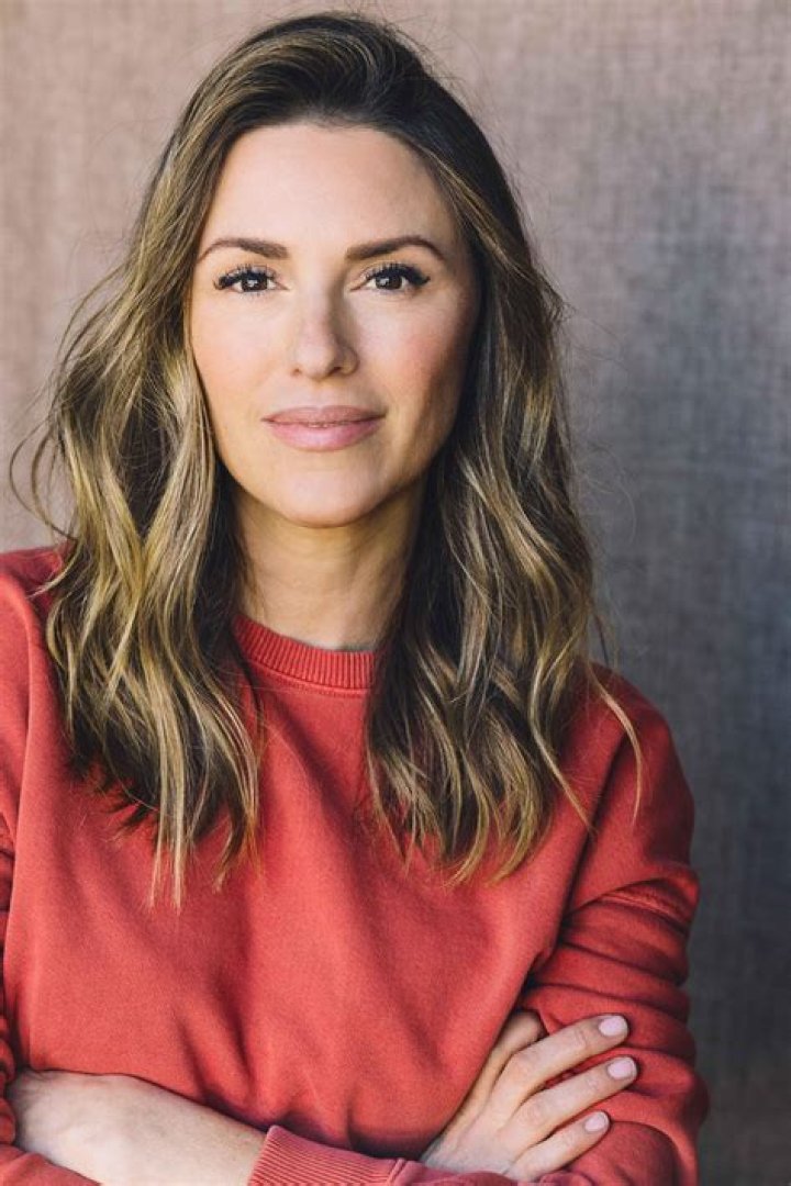 Young & Restless&rsquo; Elizabeth Hendrickson (Chloe) Short Haircut Photos