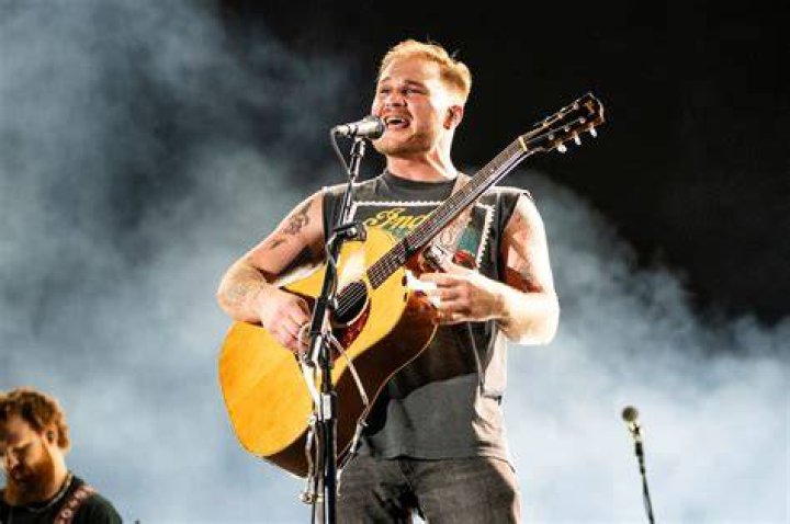 Zach Bryan's Dating History Meet His ExWife, Girlfriends