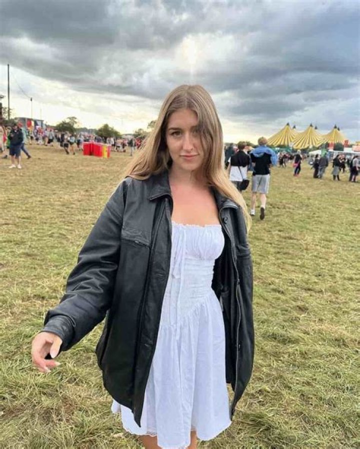Zoe Rhode Net Worth, Age, Bio, Wiki, Career, Family, Photos, Fact